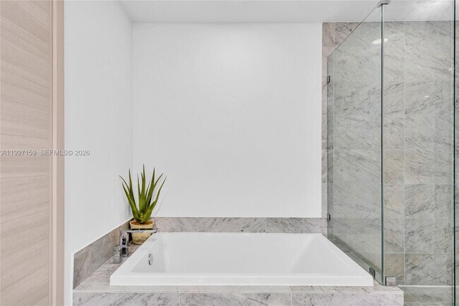 Building Photo - 801 S Miami Ave