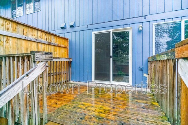 Building Photo - 6133-6135 SE Frances St