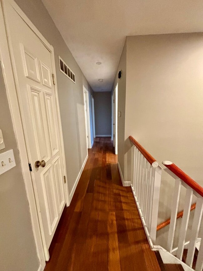 Building Photo - 13815 West Cir