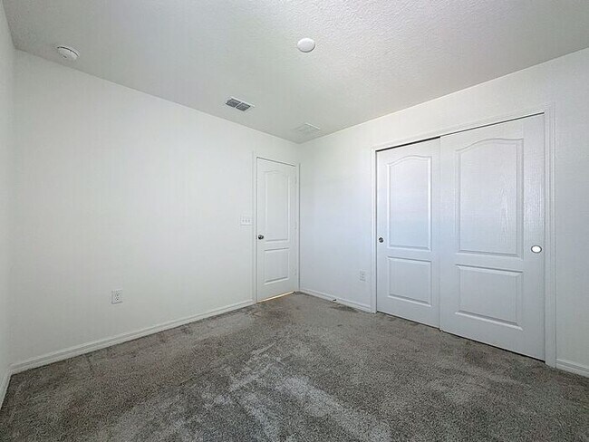 Building Photo - LIKE NEW HOME IN PRESERVATION POINT, Davenport