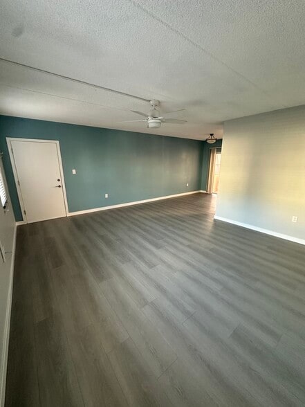 Building Photo - 1153 Rue des Rois