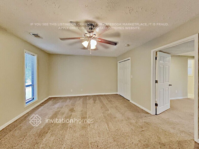 Building Photo - 2320 Tapanzee Ln