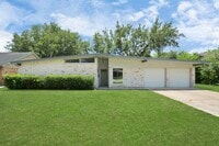 Building Photo - 10951 Shadow Wood Dr