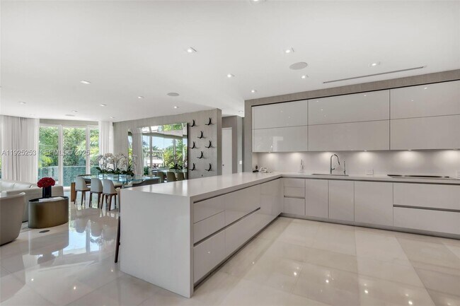 Building Photo - 420 Island Dr