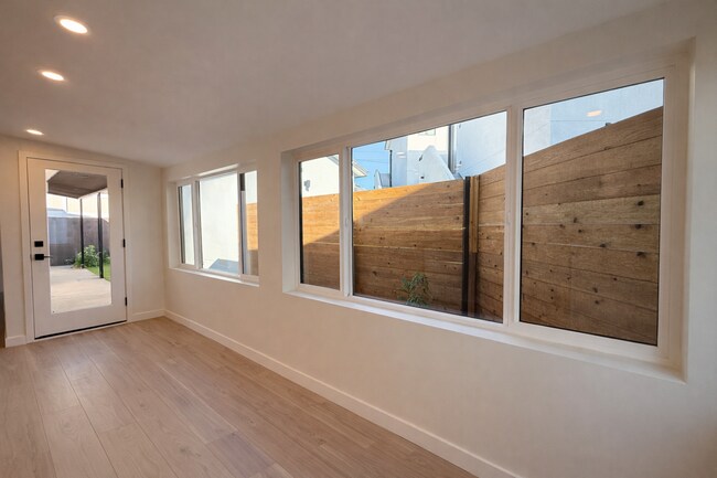 Building Photo - 4601 Almayo Ave