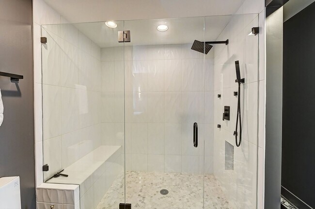 Building Photo - Modern High End Luxury Condo in Uptown Charlotte