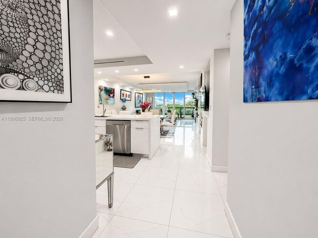 Building Photo - 2370 NE 135th St