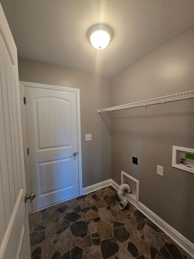 Building Photo - Executive 3 Bed 2.5 Bath with Bonus Home