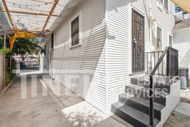 Building Photo - 1321 17th St
