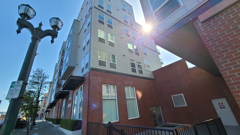 "A" Building Corner Units - 2824 Grand Ave