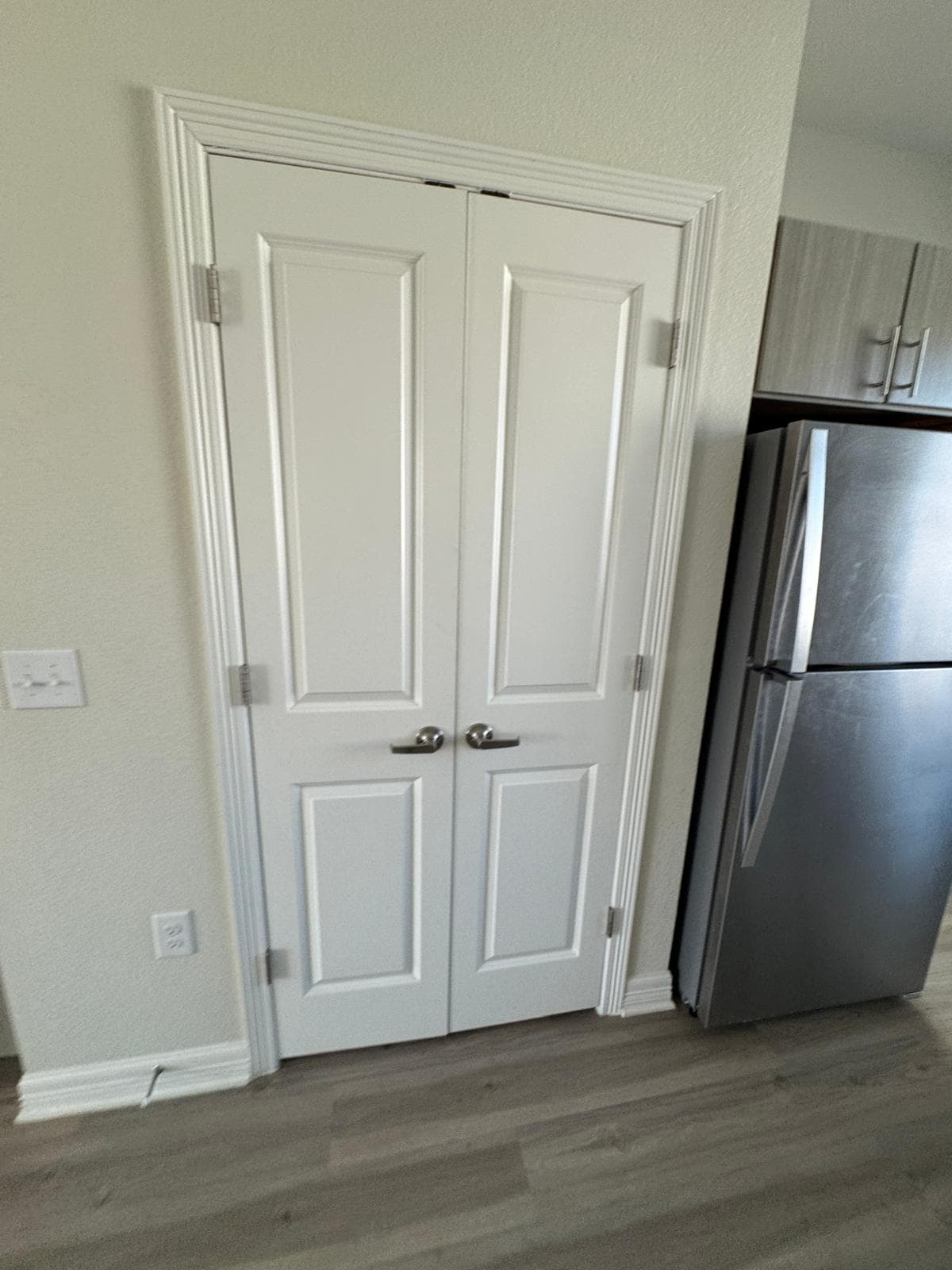 Building Photo - Room in Townhome on W Whitestone Blvd