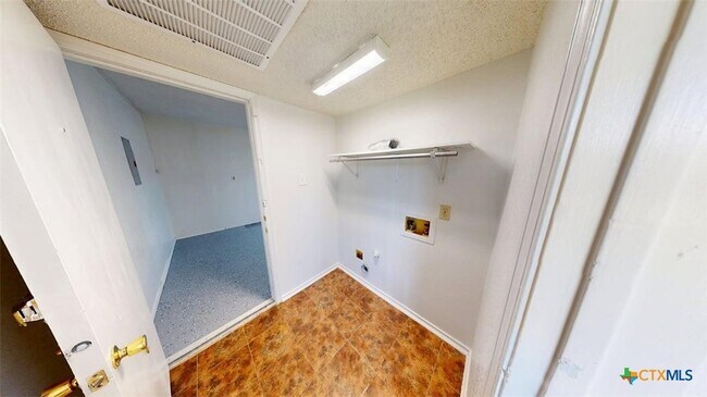 Building Photo - 1613 Bobby Lee Dr