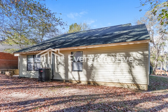 Building Photo - 3654