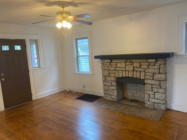 Building Photo - 2631 Bellevue Ave