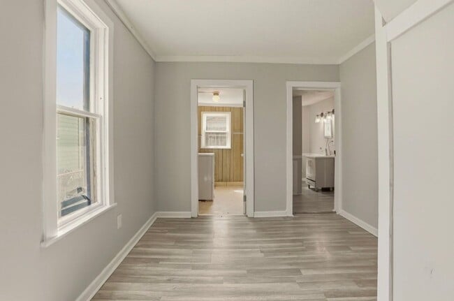 Building Photo - Updated 3BR Home with New Kitchen & 2-Car Garage