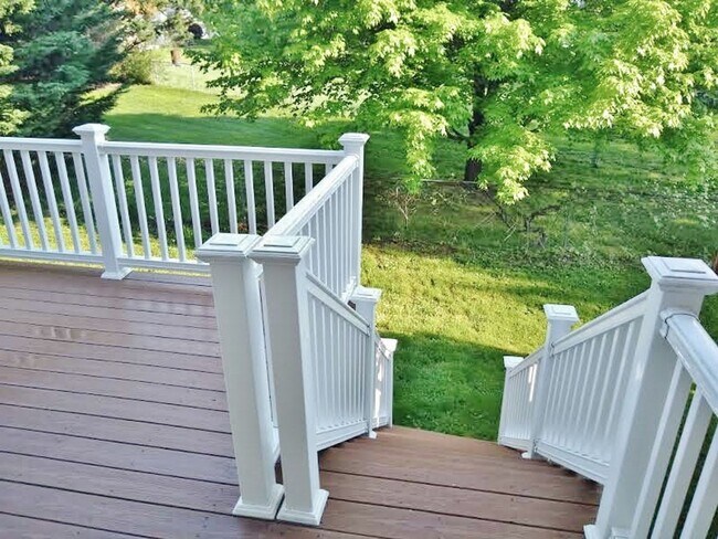 Building Photo - 3 Bed / 2 Bath Single Family Townhome