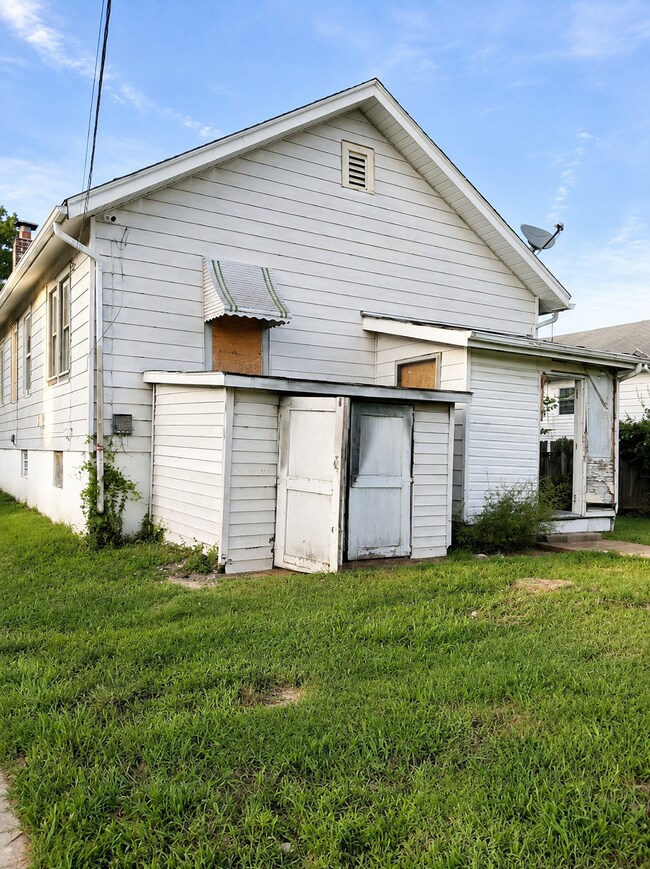 Building Photo - 614 Fremont St