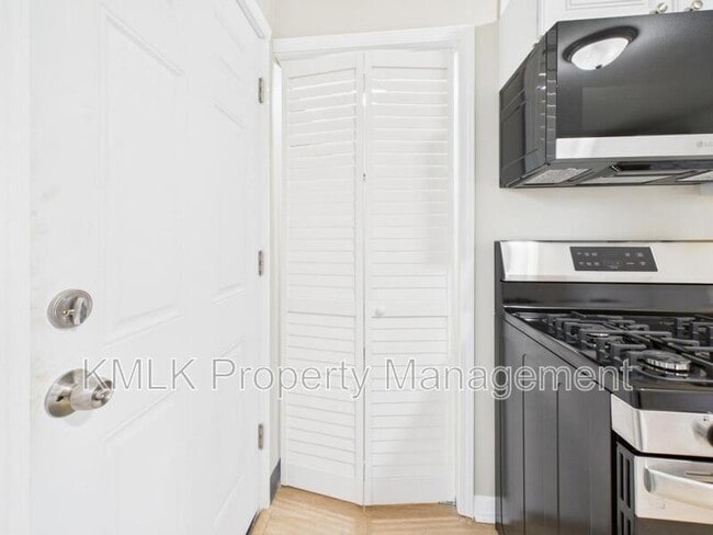 Building Photo - 9042 Maple Grove Rd