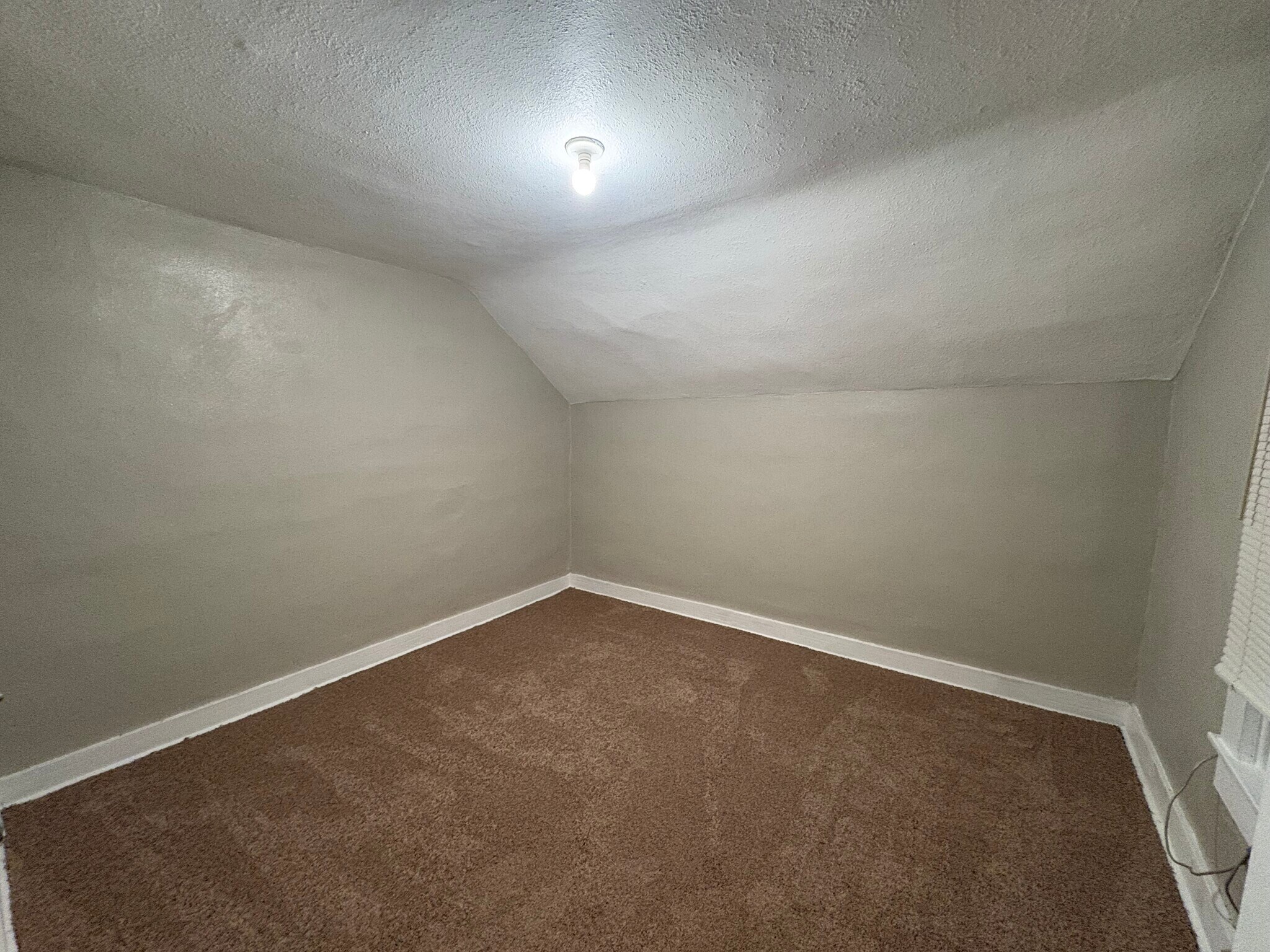 Building Photo - 477 3rd Ave NE