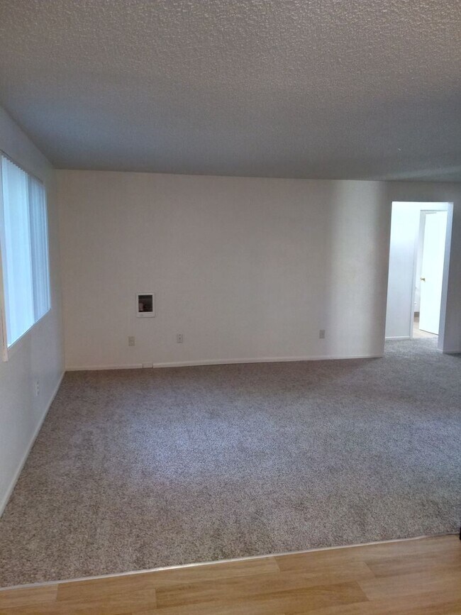 Primary Photo - 2 BEDROOM 1 BATH Located next to Chemeketa...