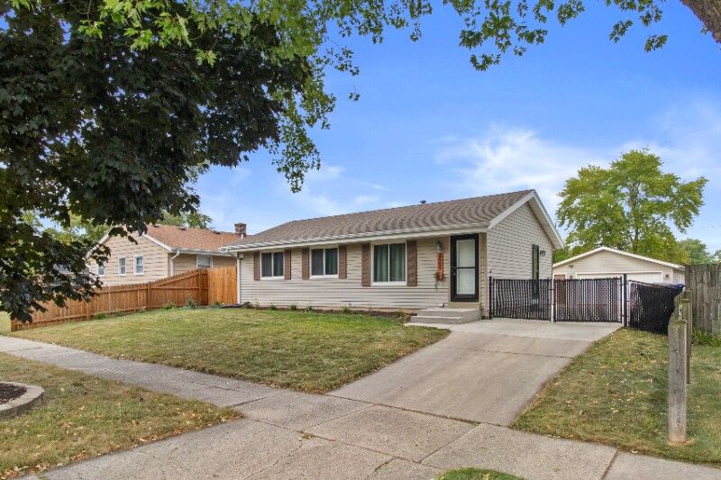 Primary Photo - 4609 Pershing Blvd
