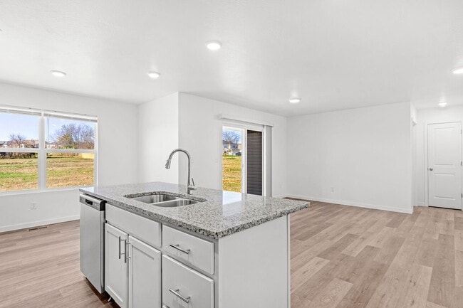 Building Photo - Nearly NEW home in Willard!