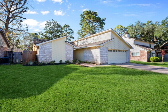 Building Photo - 3819 Deerbrook Dr