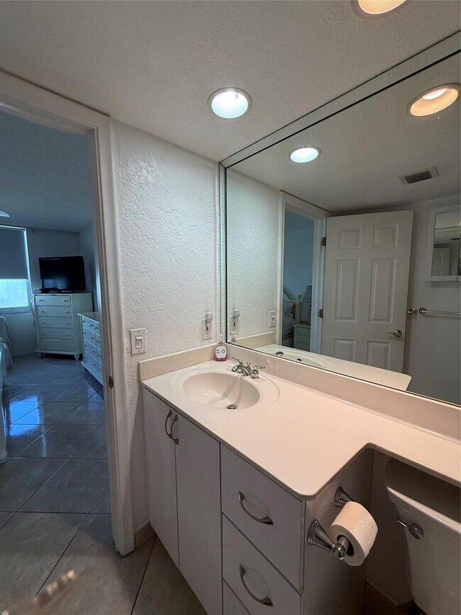 Building Photo - 101 Briny Ave