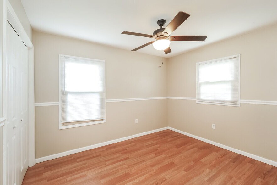Building Photo - 2125 NE Gaddy Rd
