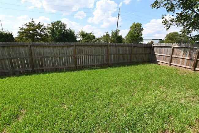 Building Photo - 8811 Baskove Dr