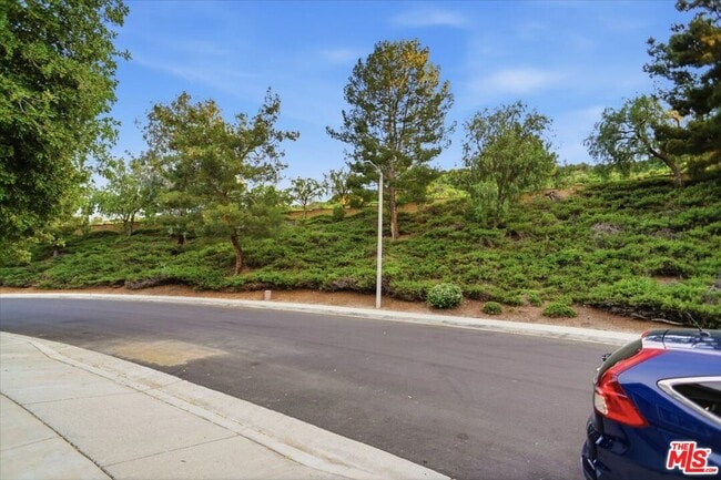 Building Photo - 24124 Mentry Dr