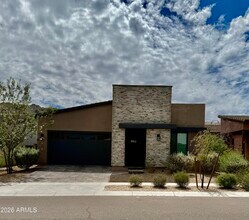 Building Photo - 927 E Paseo Way