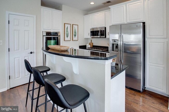 Building Photo - 9515 Walker Way