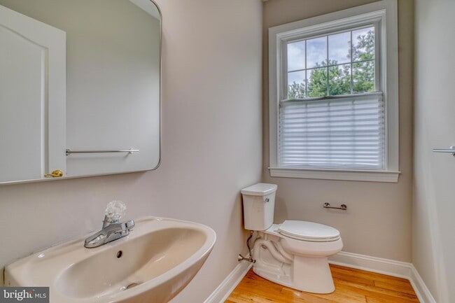 Building Photo - 9902 Player Dr