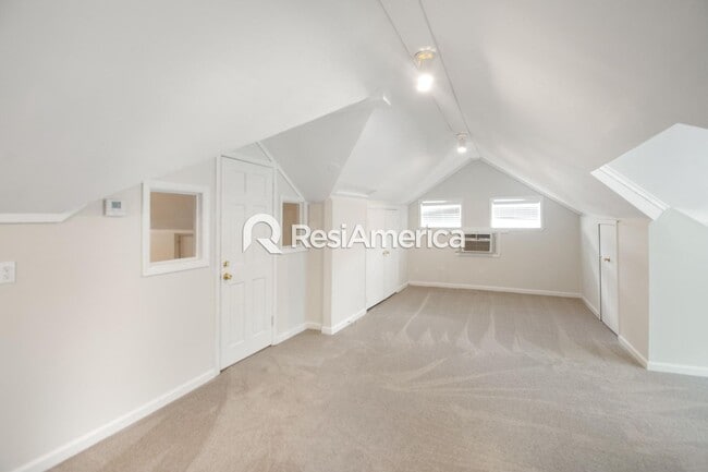 Building Photo - Beautiful 3/3 Craftsman in a Great Midtown...