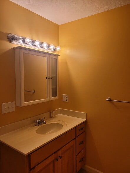 Building Photo - 707 Barksdale Dr