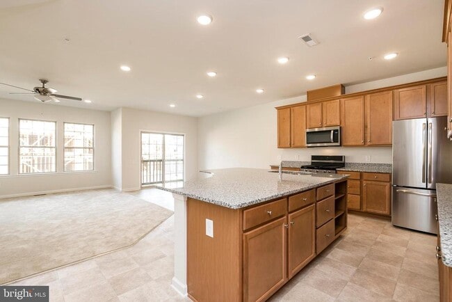 Building Photo - 9 Nicklaus Dr