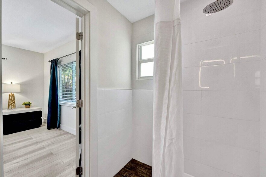 Building Photo - 3020 Seville St