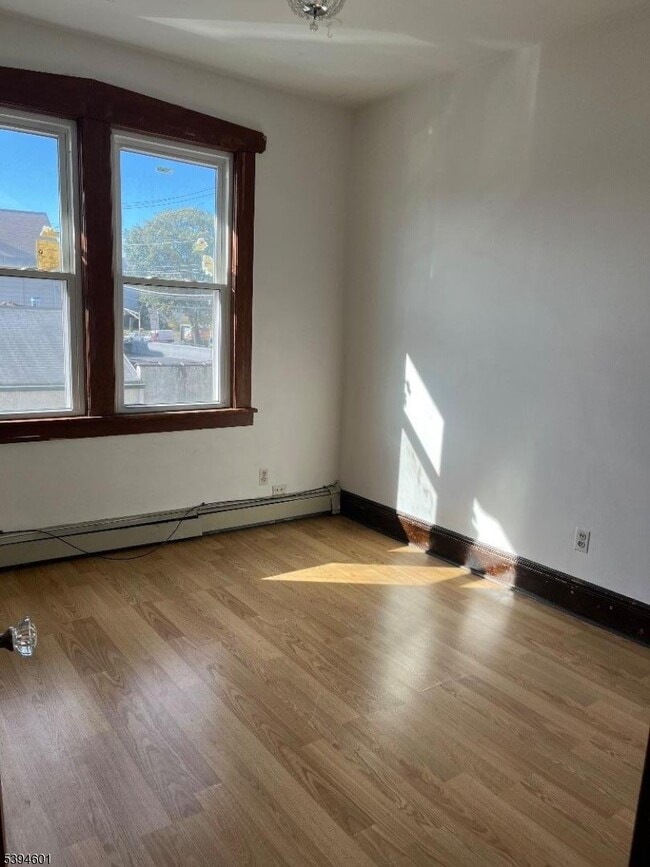 Building Photo - 469 Crooks Ave