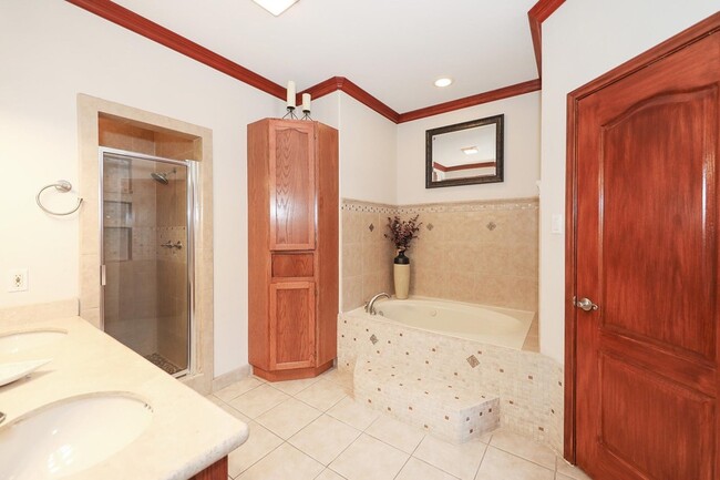 Building Photo - 6514 Grande Bay