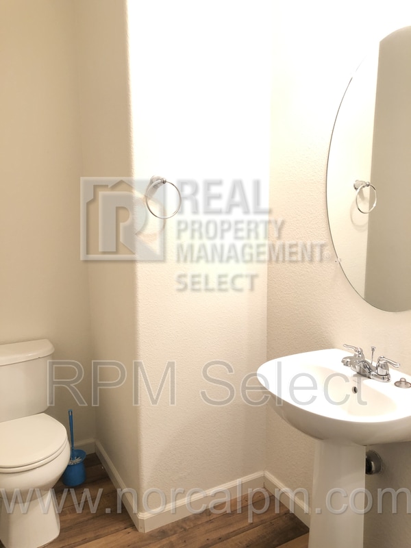 Building Photo - 8893 Robbins Rd