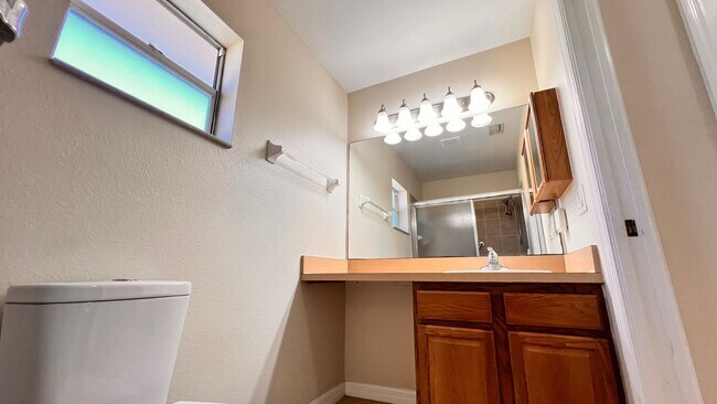 Building Photo - Lovely, Spacious 2 Bedroom, 2 Bathroom Home in Sebring!!