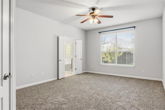 Building Photo - 101 Saddle Ridge Dr