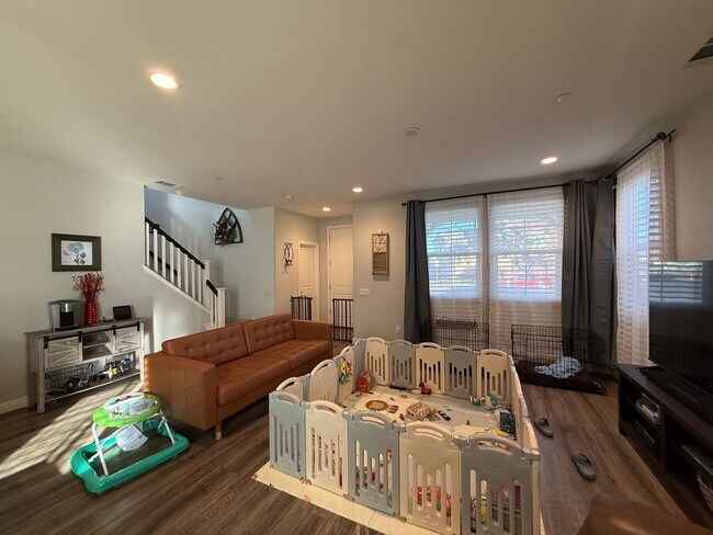 Building Photo - Beautiful Newer Two Story Home in the Gated Community of HG Gardens