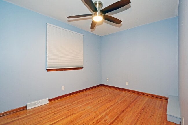Building Photo - Beautiful 3-Bed 3-Bath Home in Golden Valley - Available 6/1!