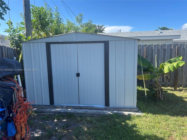 Building Photo - 11721 NW 32nd Manor