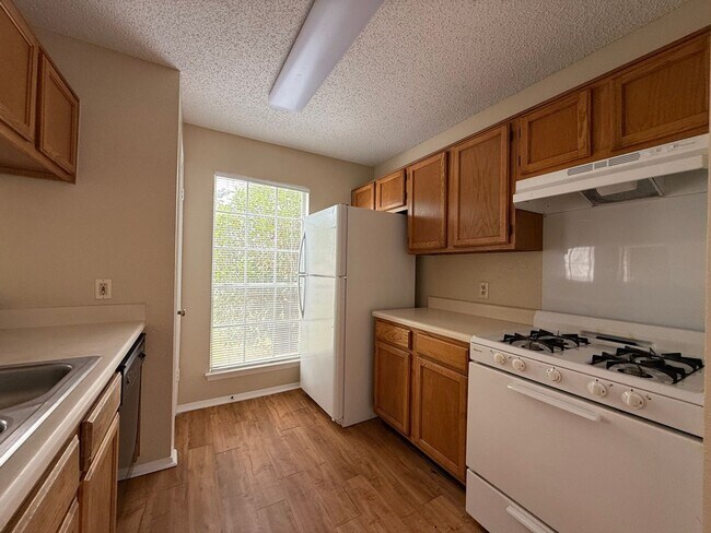 Building Photo - Annettes -2310 Fuzz Fairway, Austin, TX 78...