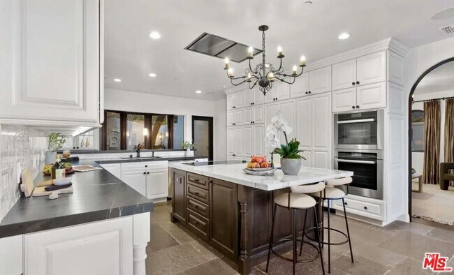 Building Photo - 16866 Charmel Ln