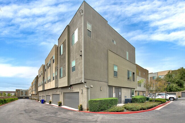 Building Photo - 741 Sawyer Pl