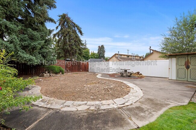Building Photo - 10714 E Valleyway Ave